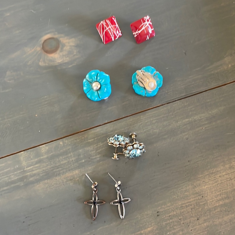 Bundle to save $$$. Set of 4 earrings